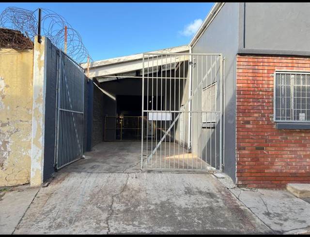 INDUSTRIAL PROPERTY TO RENT IN NORTH END